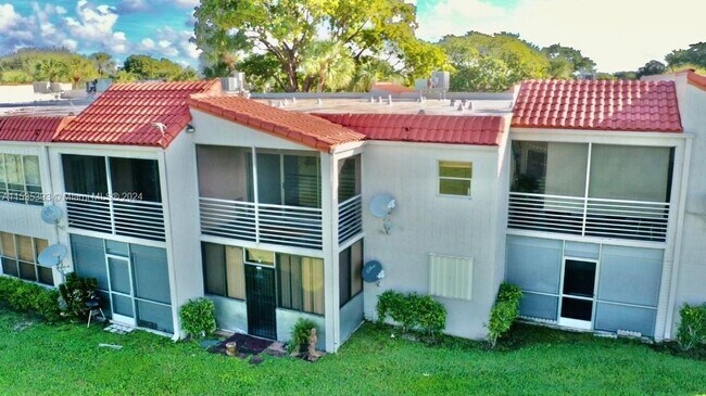 Foto del edificio - 7435 Woodmont Terrace