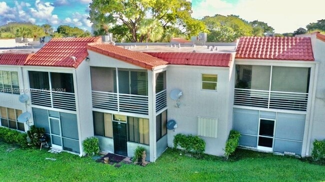 Building Photo - 7435 Woodmont Terrace