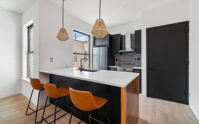 Foto del edificio - 3 bedroom in ASTORIA NY 11103