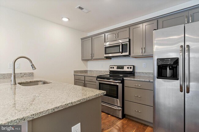 Building Photo - 4615 Sansom St