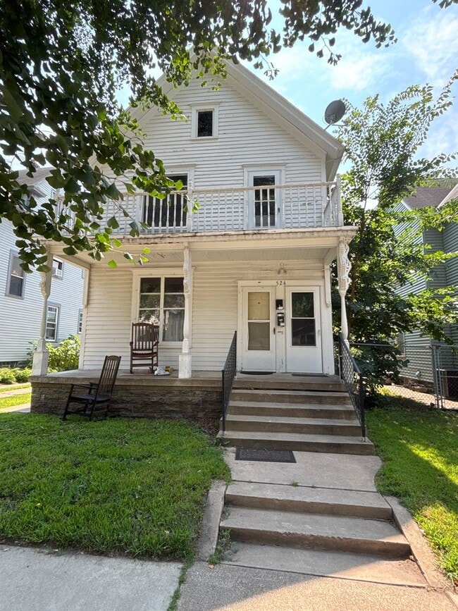 Building Photo - 524 8th Ave NE