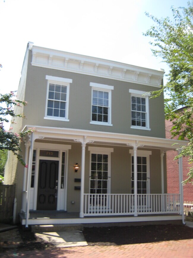 Building Photo - 715 W Clay St