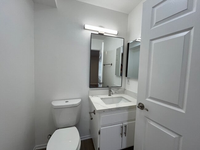 Interior Photo - 315 South Virgil Ave