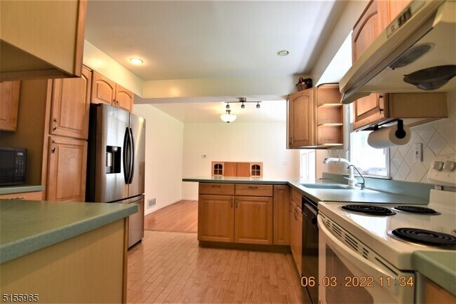 Building Photo - 10 Millbrook Ct