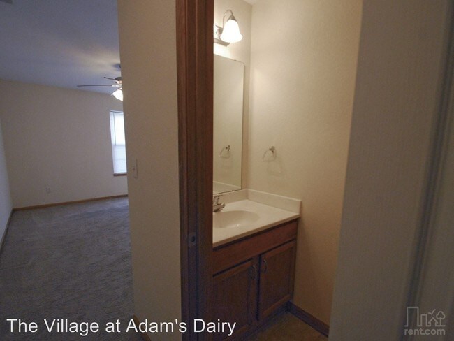 Foto del edificio - 323 NE Adams Dairy Pkwy