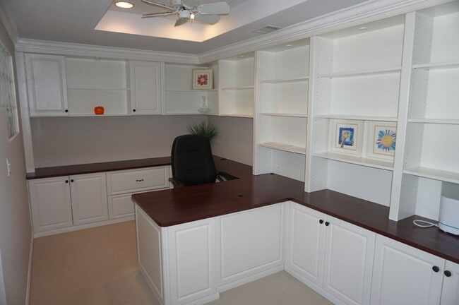 Building Photo - Stunning 4 Bedroom 2.5 Bath Home with Offi...
