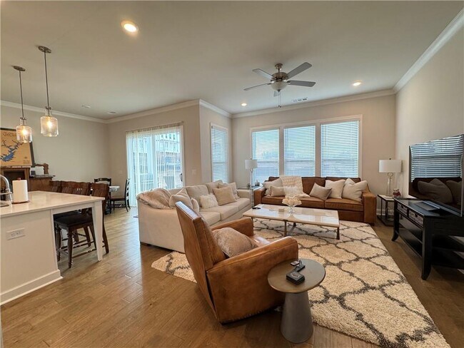 Foto del edificio - 637 Skytop Dr