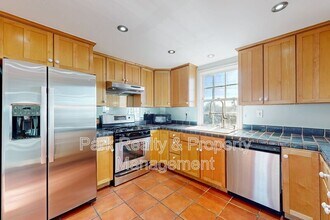 Building Photo - 1301 W Dakota Ave