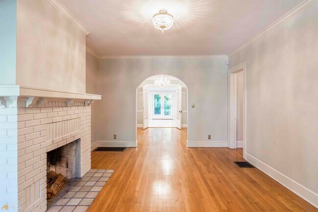 Foto del edificio - 707 Cumberland Rd NE
