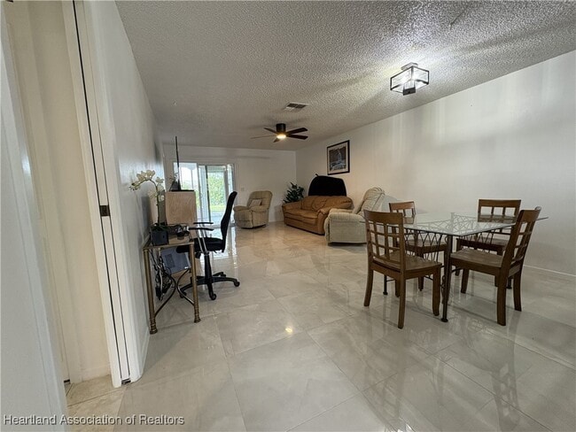 Foto del edificio - 4722 Granada Blvd