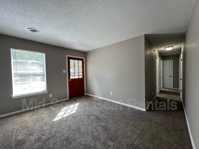 Building Photo - 617 Northaven Dr