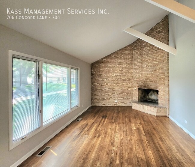 Foto del edificio - 706 Concord Ln
