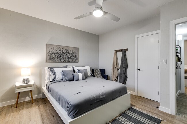 Foto del edificio - 5817 NW 37th St