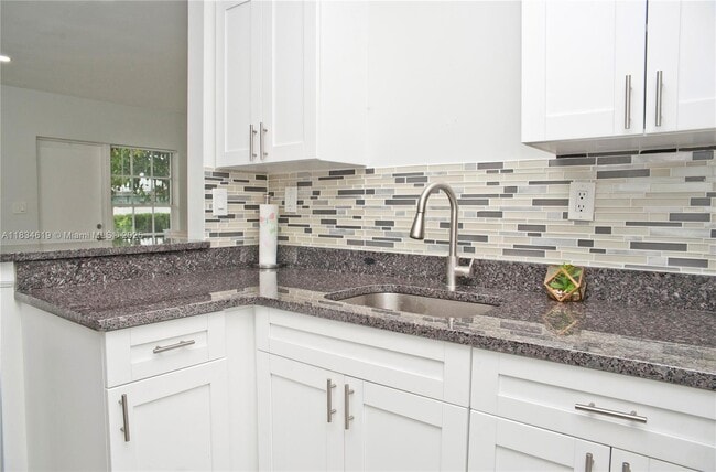 Building Photo - 4105 N Ocean Dr