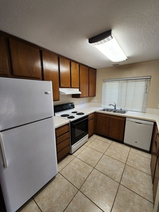 Foto del edificio - 4 BD/2.5 BA Two Story Townhouse in Timberl...