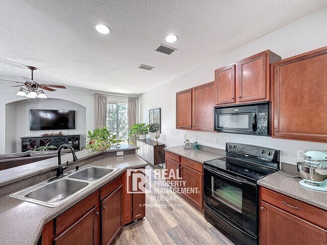 Foto del edificio - 7624 Red Mill Cir
