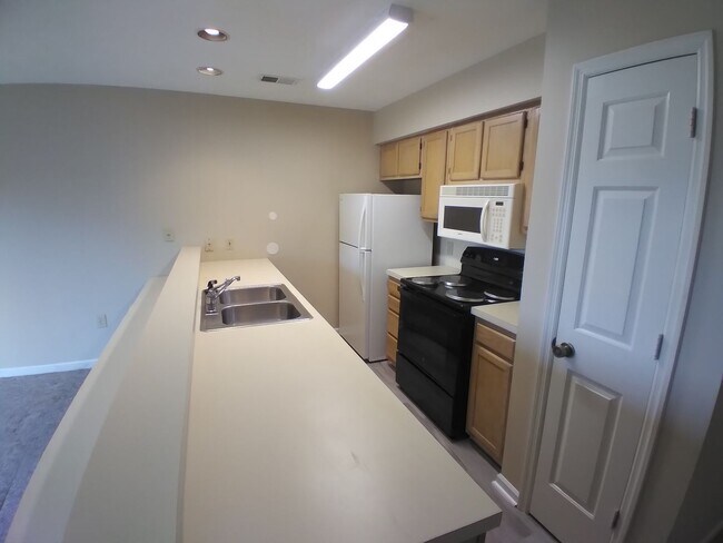 Foto del edificio - First Floor, 1 Bedroom, 1 Bath Condo with ...