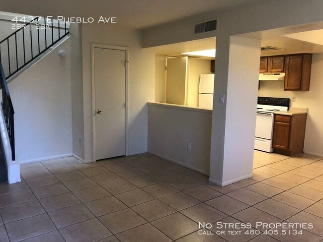 Building Photo - 2 Bed Town Home off 40th St and Broadway!
