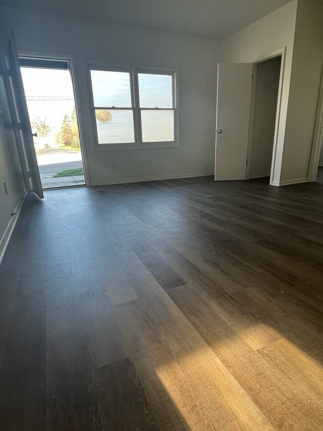 Building Photo - 48 Eastmanville St