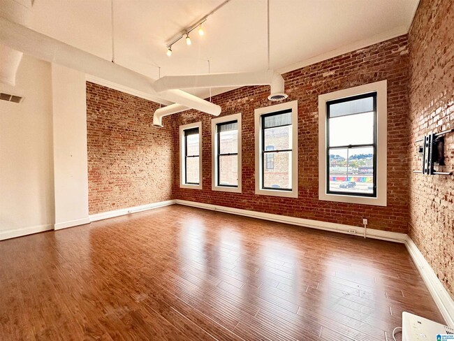 Building Photo - 2112 Morris Ave