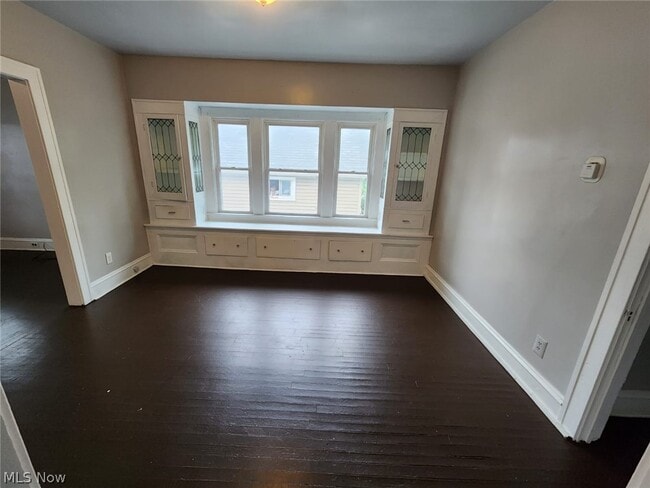 Building Photo - 2200 W 104th St