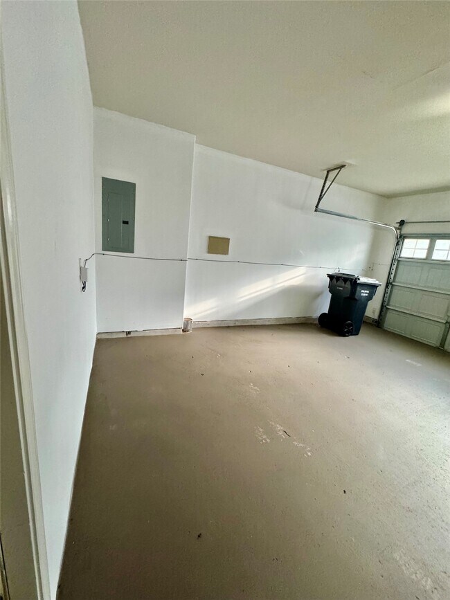 Building Photo - 13600 Breton Ridge St