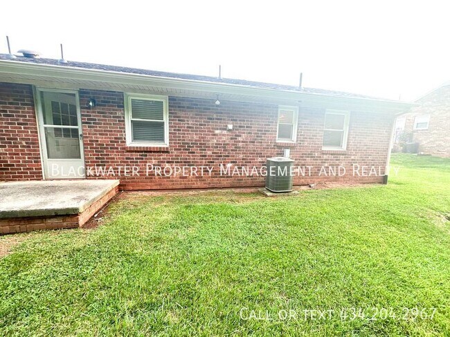 Building Photo - Two Bedroom Duplex in the Heart of Lynchburg!