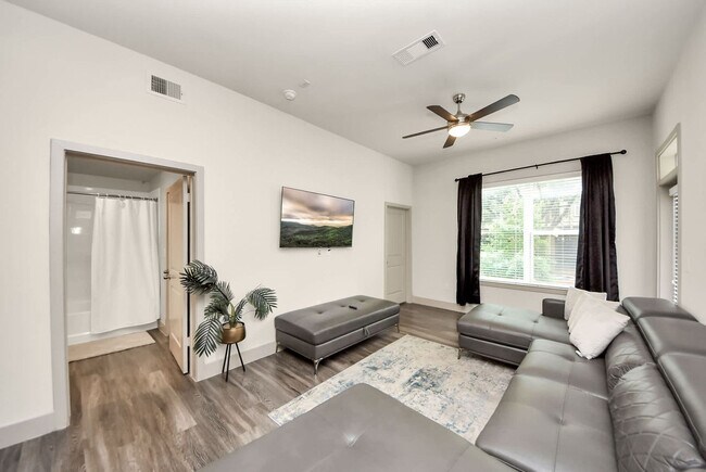 Building Photo - 8877 Frankway Dr