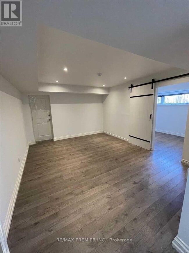 Photo du bâtiment - 44 Peacham Crescent