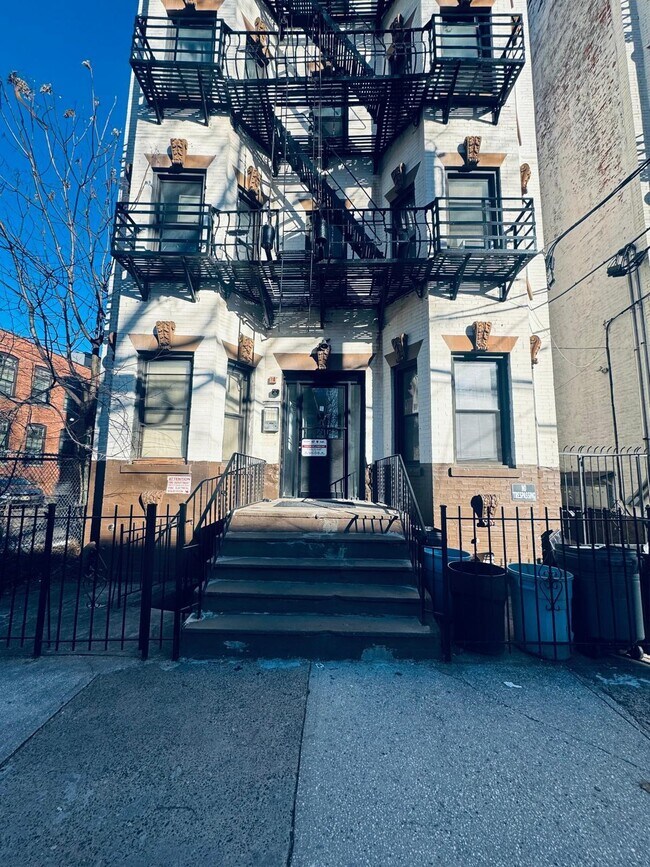 Foto del edificio - 66 Tuers Ave