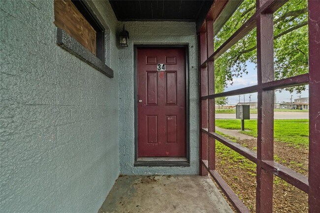 Building Photo - 814 3rd St N