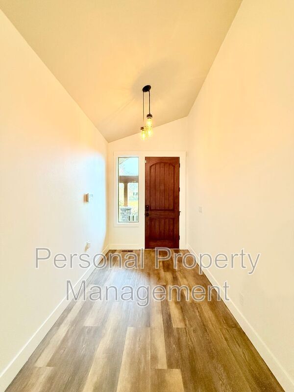 Building Photo - 16205 NE Leaper Rd