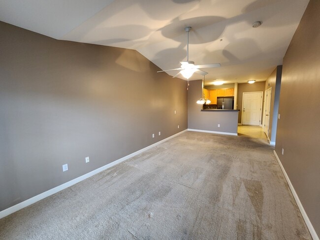 Building Photo - 7104 W Friendly Ave