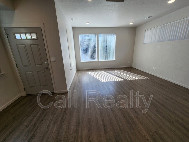 Foto del edificio - 2712 S Dearborn Ln