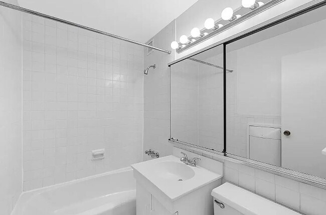 Building Photo - 154 W 70th St