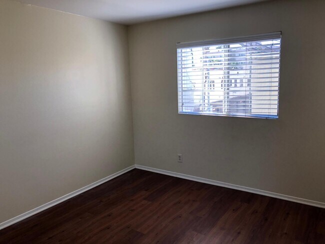 Foto del edificio - 1748 E 1st St