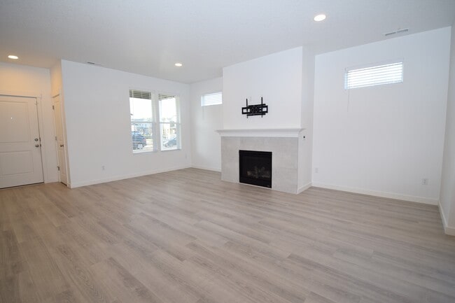 Building Photo - 1400 S 29th Blvd