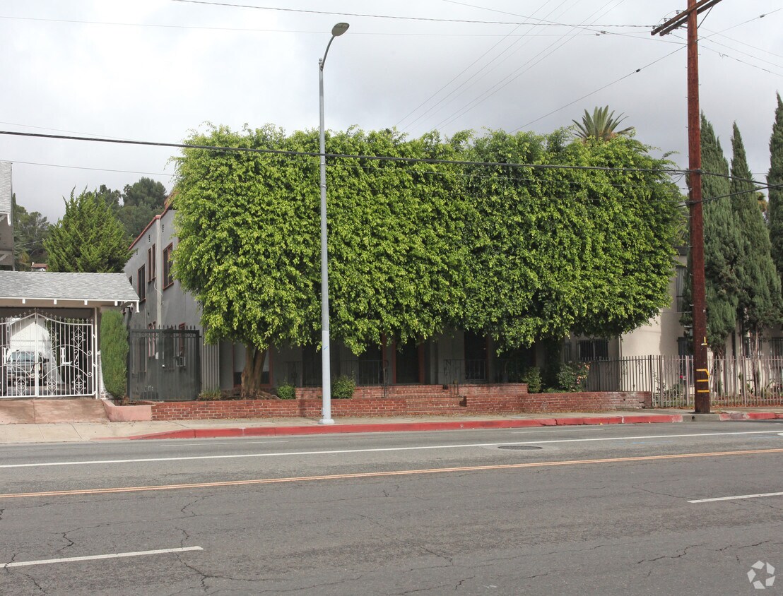 Primary Photo - 5667 Franklin Ave