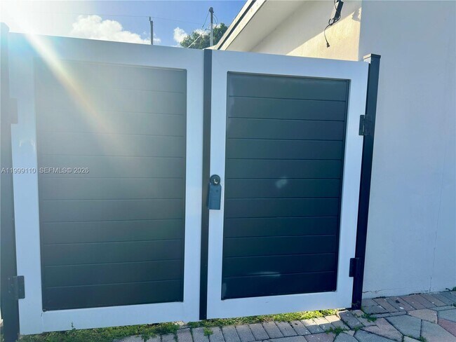 Foto del edificio - 9292 Jamaica Dr