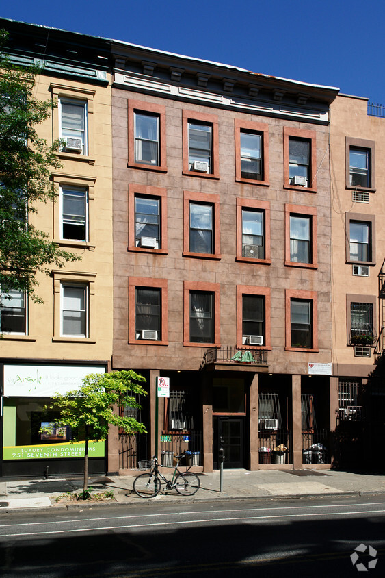 Primary Photo - 290 5th Ave