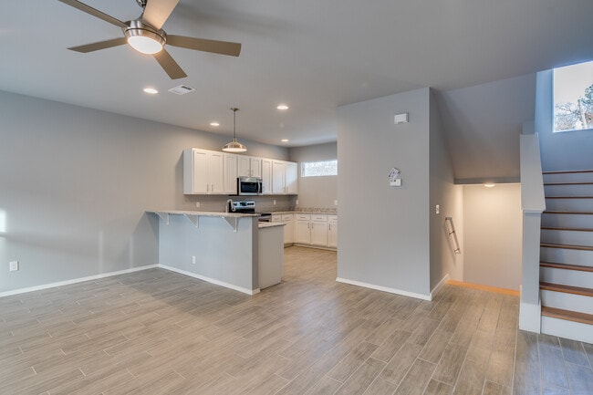 Building Photo - Hog Trough Luxury Townhomes of Fayetteville