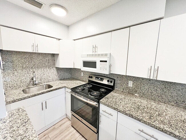 Foto del edificio - 631 NE 10th Ave