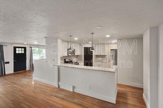 Building Photo - 1380 E 330 S