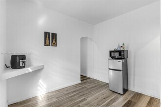 Building Photo - 2012 SE 15th St