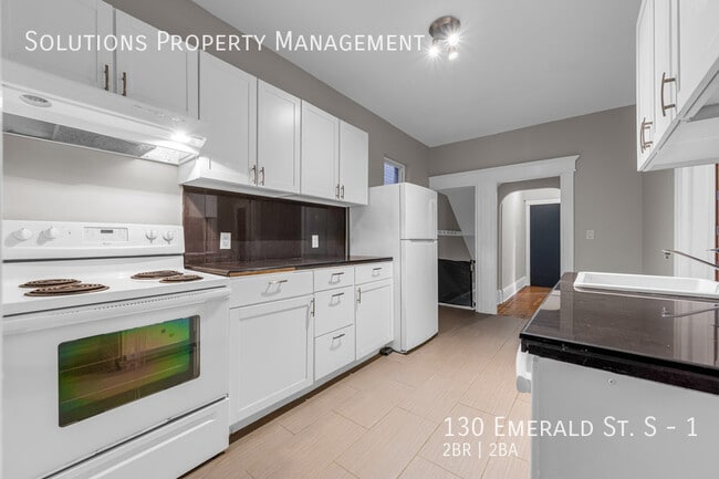 Building Photo - **Charming 2-Storey, 2-Bedroom Rental with...