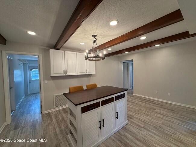 Building Photo - 490 Park Ave