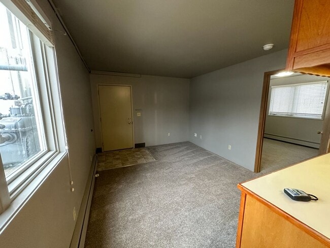 Building Photo - 1 BD, 1 BA Apartment Nestled Back on a Cul-de-Sac