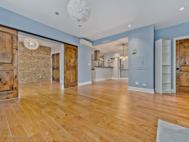 Building Photo - 1205 W Lill Ave