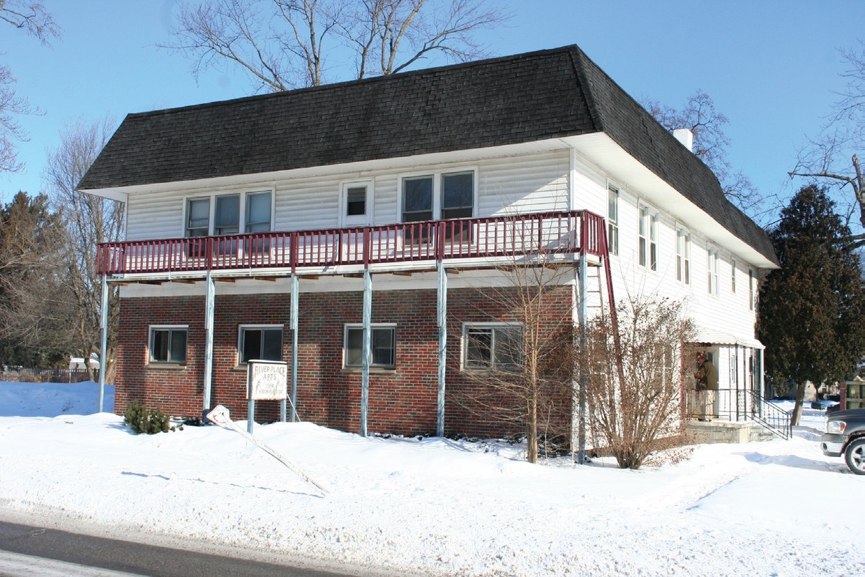 Primary Photo - River Place Apartments