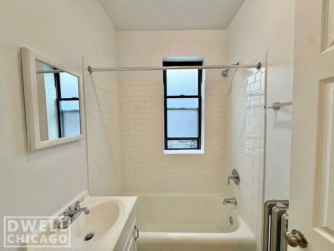 Foto del edificio - 1733 N Humboldt Blvd